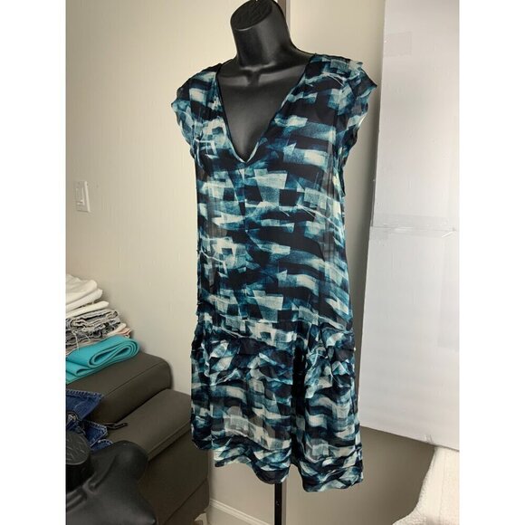 Silk Semi sheer  dress  feather weight  so comfortable  38 chest 40 hip 35 long - Picture 4 of 9